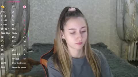 annieee_smith online show from December 2025 04:47:01 PM