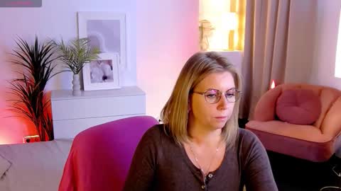 Annie online show from September 2025 05:56:01 AM