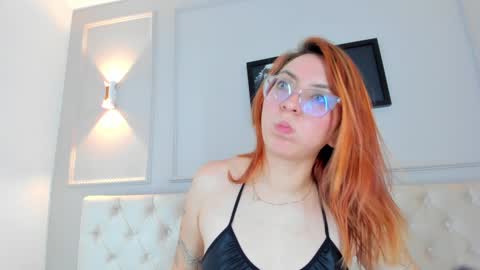 Snapshot of anniemartinezz chatting on December 2024 04:39:01 PM Annie online show from December 2024 04:39:01 PM