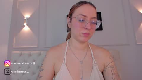 Snapshot of anniemartinezz chatting on January 2025 06:03:01 PM Annie online show from January 2025 06:03:01 PM