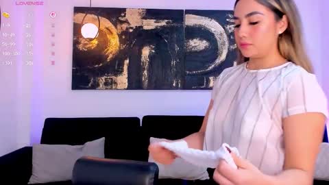 Annie Monroe online show from December 2025 02:35:02 PM