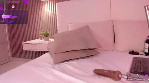 Snapshot of anniie_clarkson chatting on June 2026 09:26:01 PM ANNIE online show from June 2026 09:26:01 PM