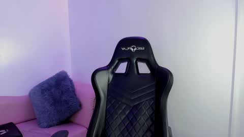 Annie Evans  online show from January 2025 01:52:01 PM