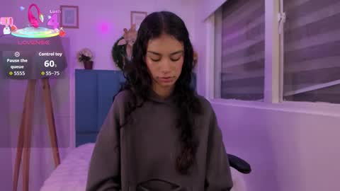 Annie Evans  online show from December 2025 04:14:01 PM