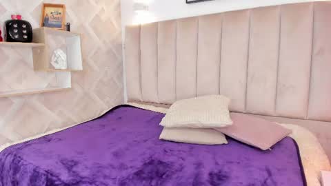 Annie Queen online show from June 2026 02:43:02 AM