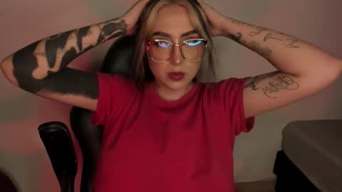 Annika online show from November 2025 11:59:01 PM