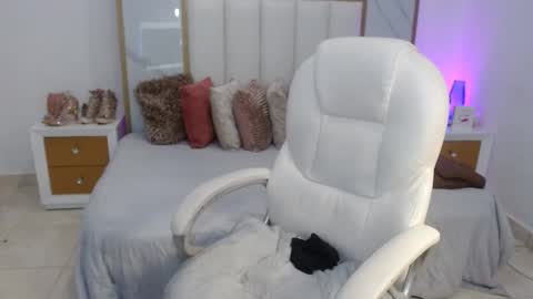 Snapshot of annita_cooper_ chatting on December 2025 07:08:02 PM anna online show from December 2025 07:08:02 PM