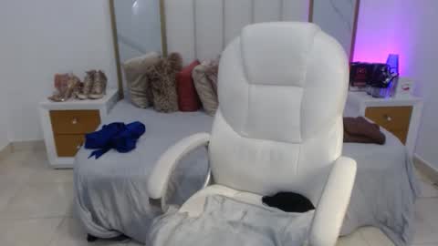 Snapshot of annita_cooper_ chatting on December 2025 07:32:01 PM anna online show from December 2025 07:32:01 PM