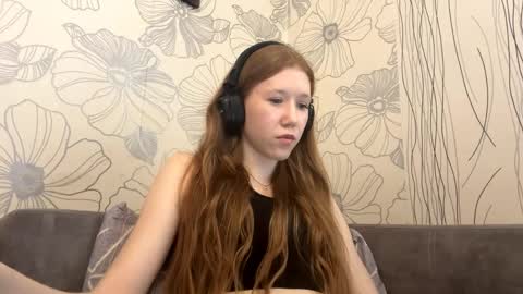 Snapshot of annitafreelove chatting on April 2026 01:01:01 PM Kira online show from April 2026 01:01:01 PM