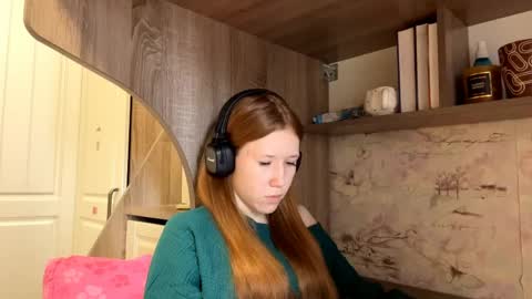 Snapshot of annitafreelove chatting on April 2026 07:31:01 AM Kira online show from April 2026 07:31:01 AM