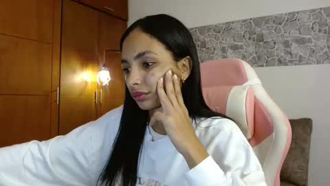 AnnaS online show from October 2025 03:11:02 PM