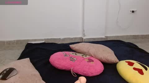 Anny  online show from April 2026 09:52:01 PM