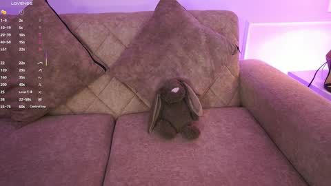 Snapshot of annybuny chatting on April 2026 11:33:01 AM Ana online show from April 2026 11:33:01 AM