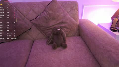 Snapshot of annybuny chatting on April 2026 11:43:01 AM Ana online show from April 2026 11:43:01 AM