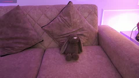 Snapshot of annybuny chatting on April 2026 11:32:01 AM Ana online show from April 2026 11:32:01 AM