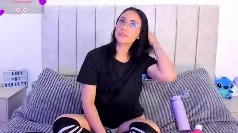 Anny online show from November 2025 11:24:01 PM