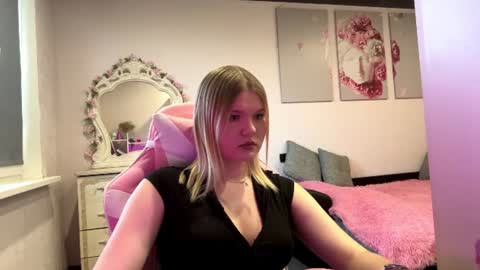 annyvibess online show from July 2026 05:52:01 PM