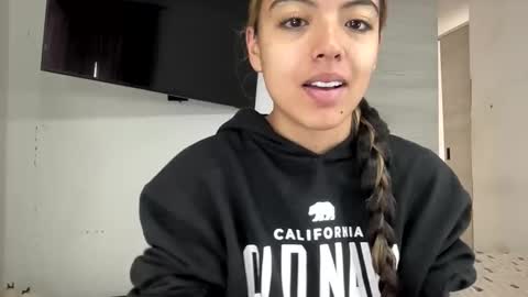 anotella_aa online show from April 2026 07:32:01 PM