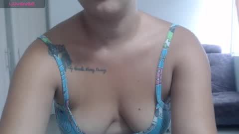 Anthonela Queen online show from November 2025 01:04:01 PM