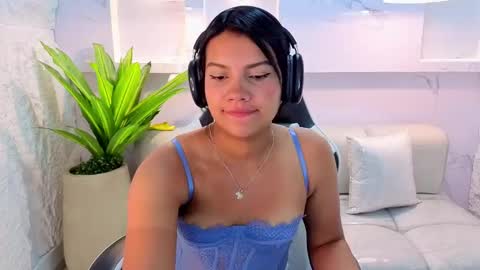 Snapshot of antonela_tp chatting on September 2025 12:39:02 PM Antonela online show from September 2025 12:39:02 PM