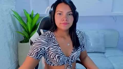 Snapshot of antonela_tp chatting on September 2025 01:02:02 PM Antonela online show from September 2025 01:02:02 PM