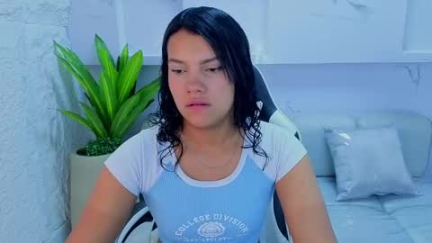 Snapshot of antonela_tp chatting on September 2025 01:03:01 PM Antonela online show from September 2025 01:03:01 PM