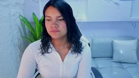 Snapshot of antonela_tp chatting on September 2025 12:43:02 PM Antonela online show from September 2025 12:43:02 PM