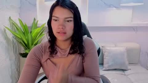 Snapshot of antonela_tp chatting on October 2025 12:45:02 PM Antonela online show from October 2025 12:45:02 PM