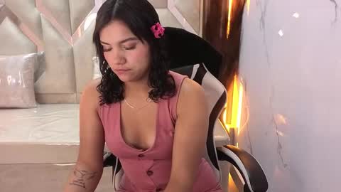 Antonela online show from November 2025 01:56:02 PM