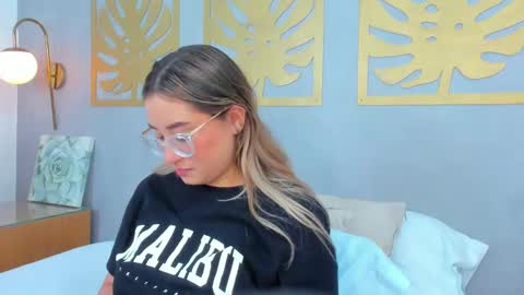 A N T O N E L L A  online show from March 2025 10:39:02 PM