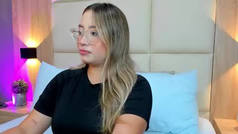 A N T O N E L L A  online show from October 2025 12:38:01 PM