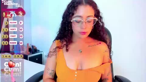 A N T O N E L L E  online show from February 2025 02:25:02 PM