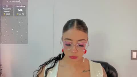 A N T O N E L L E  online show from September 2025 11:33:02 AM