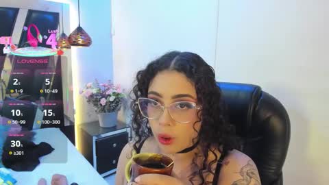 A N T O N E L L E  online show from October 2025 11:29:02 AM