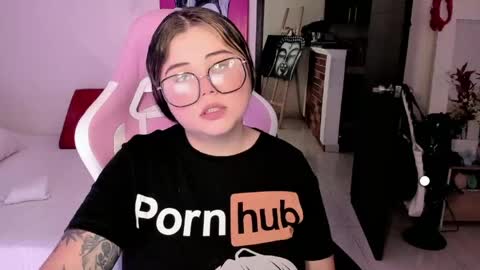   Independent model  online show from May 2026 08:06:01 PM