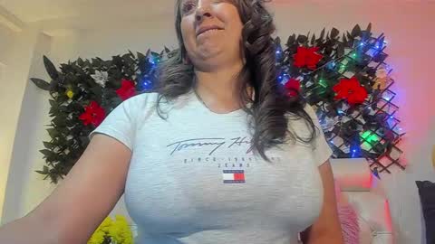 Snapshot of any_mour chatting on December 2024 03:42:02 PM any mour online show from December 2024 03:42:02 PM