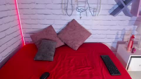 Snapshot of anya_shaffer chatting on June 2026 01:18:01 AM anya_shaffer online show from June 2026 01:18:01 AM