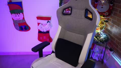 anya online show from December 2024 07:00:02 PM