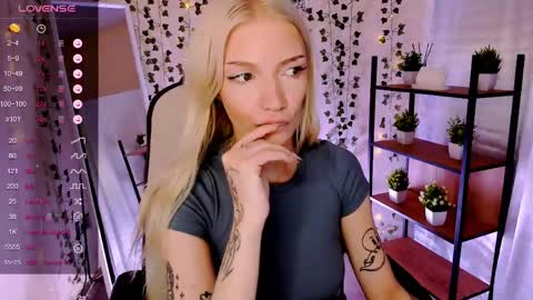 Snapshot of anyataylorr chatting on May 2026 02:08:02 AM Anya online show from May 2026 02:08:02 AM