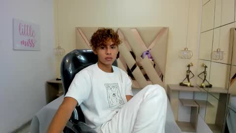 anyelotwink online show from January 2026 02:33:02 PM