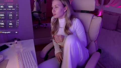 Snapshot of anyslim chatting on April 2026 04:23:02 PM AnySlim online show from April 2026 04:23:02 PM