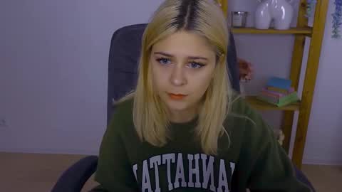 ApheliaStar online show from October 2025 03:58:02 PM