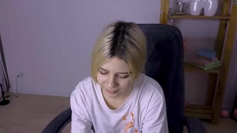 ApheliaStar online show from November 2025 03:55:01 PM