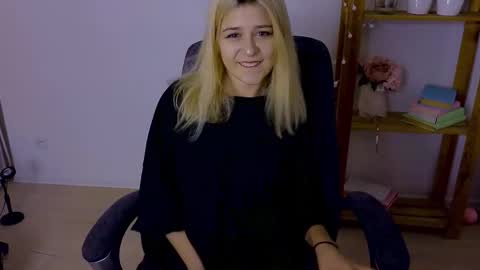 ApheliaStar online show from November 2025 02:44:01 PM