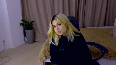 ApheliaStar online show from November 2025 03:04:01 PM