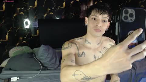 Snapshot of apolo01_ chatting on May 2026 09:33:02 PM Apolo online show from May 2026 09:33:02 PM