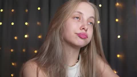  REYNA  my friend   online show from September 2025 05:28:01 PM