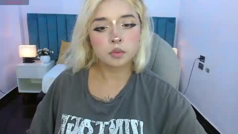 Snapshot of april__bunny chatting on July 2026 09:21:01 PM April Bunny online show from July 2026 09:21:01 PM