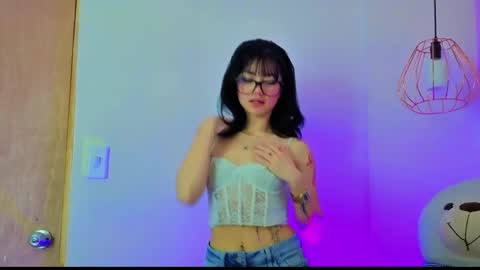Snapshot of april_bennett chatting on May 2026 12:00:01 PM online show from May 2026 12:00:01 PM