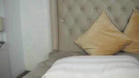 Snapshot of aprilhadid chatting on June 2026 09:10:02 PM Laura online show from June 2026 09:10:02 PM